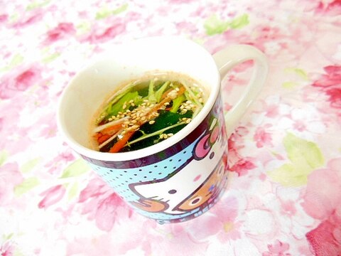 ダシダｄｅ❤人参とワカメと水菜のにんにくスープ❤